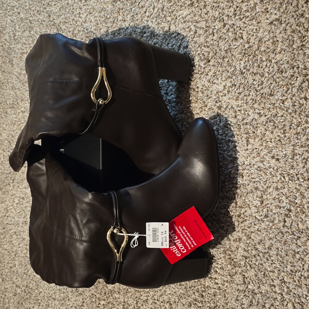 Women boots Brand new with tag